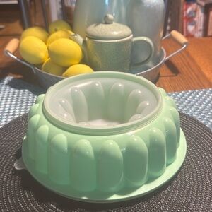Vintage TUPPERWARE 9" Jello Fluted Mold